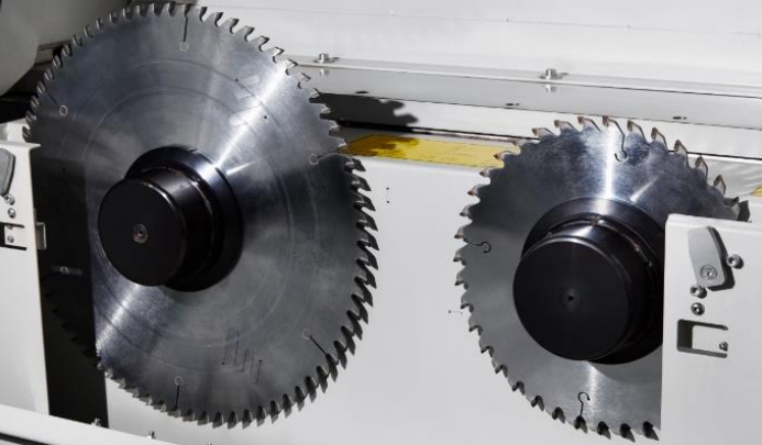 法蘭盤緊固結(jié)構(gòu) 槽鋸對刀電腦調(diào)節(jié)